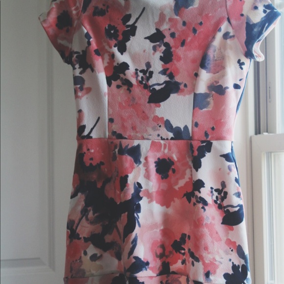 Adorable spring/summer floral dress - Picture 2 of 3